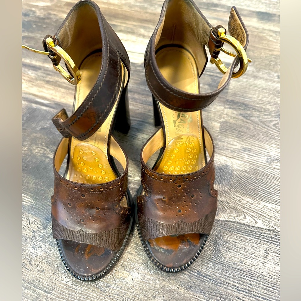 Salvadore Ferragamo leather women shoes 6.5 excellent condition